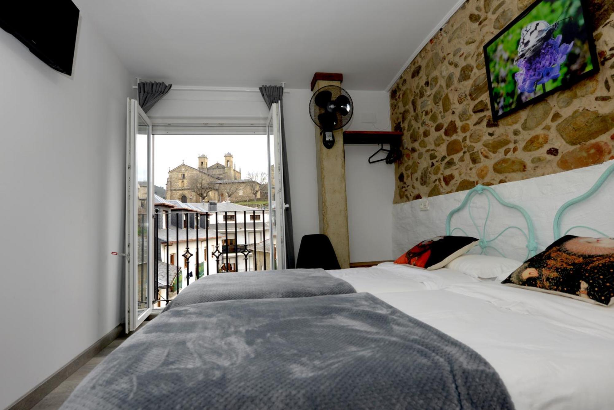 Hostel El Campano Villafranca Del Bierzo Luaran gambar